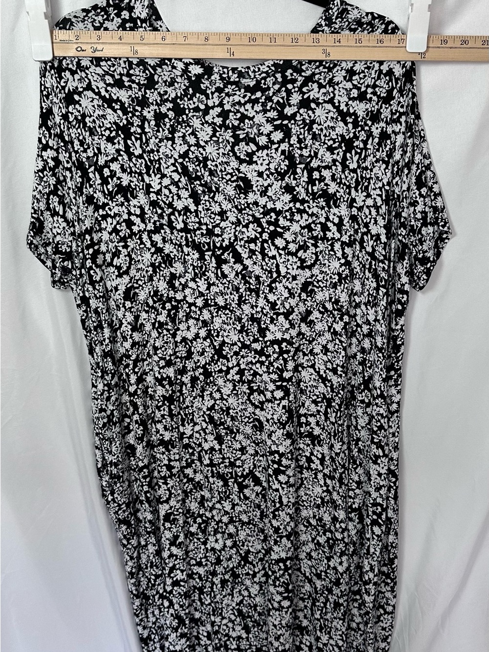 Terra & Sky black and white floral scoop neck t-shirt dress Size 1X - Picture 7 of 7